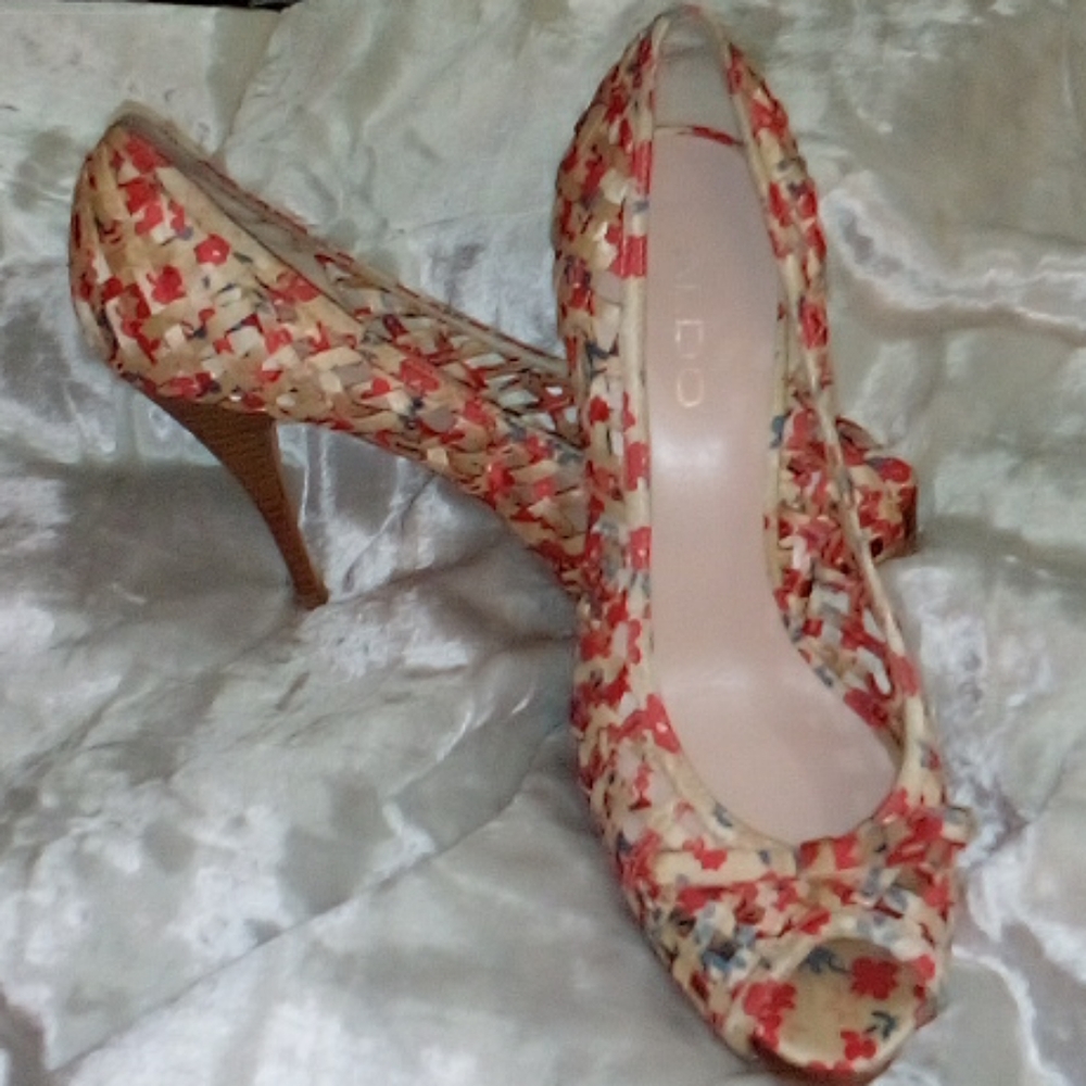 Pretty heals - Picture 3 of 3